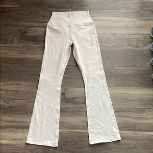 ALO Yoga Women's Boot Cut Flare Pants in White 7/8